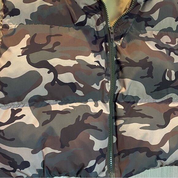 NWOT Camo Puffer Cropped Vest Medium - Picture 5 of 11